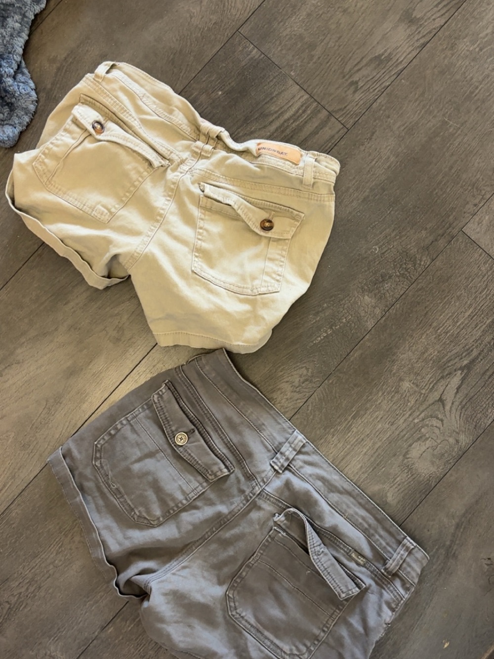 UNIONBAY Beige and Gray Women's low rise Cargo Shorts Duo size 27, and 29 - Picture 2 of 2